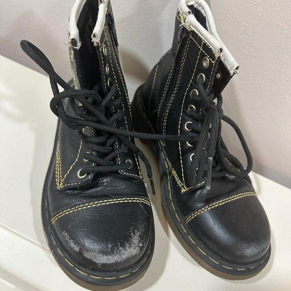 Doc Martens Youth Girls Size 12 US Black Delaney Faux Leather Zip Boots - Picture 5 of 7